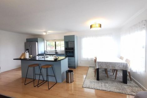 Photo of property in 17 Palmetto Place, Goodwood Heights, Auckland, 2105