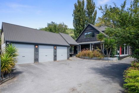 Photo of property in 70 Pinehaven Road, Pinehaven, Upper Hutt, 5019