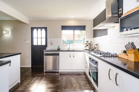 Photo of property in 6 Pukatea Place, Milson, Palmerston North, 4414