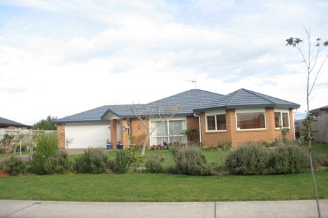 Photo of property in 8 Cranbrook Place, Rototuna North, Hamilton, 3210
