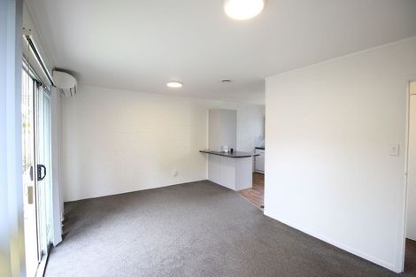 Photo of property in 2/587 Glenfield Road, Totara Vale, Auckland, 0629