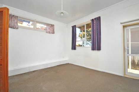 Photo of property in 2/390 Glenfield Road, Glenfield, Auckland, 0629