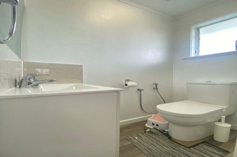 Photo of property in 211 Sturges Road, Henderson, Auckland, 0612