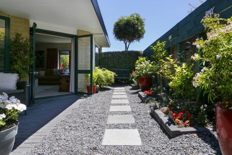 Photo of property in 2/30 Fairview Terrace, Waipahihi, Taupo, 3330