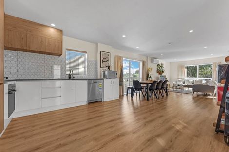 Photo of property in 45c Rangeview Road, Sunnyvale, Auckland, 0612