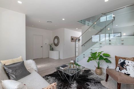 Photo of property in 10 Rockpool Road, Orewa, 0931