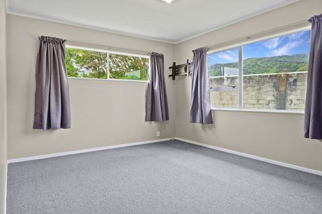 Photo of property in 32 Matthews Road, Wainuiomata, Lower Hutt, 5014