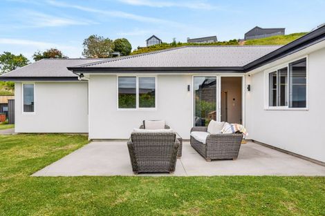 Photo of property in 77 Oak Road, Poraiti, Napier, 4112