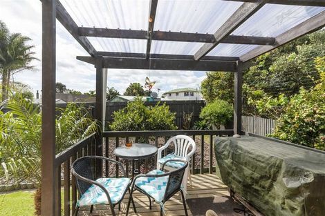 Photo of property in 208 Edmonton Road, Te Atatu South, Auckland, 0610