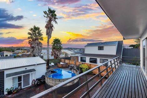 Photo of property in 5 Sullivan Avenue, Mangere Bridge, Auckland, 2022