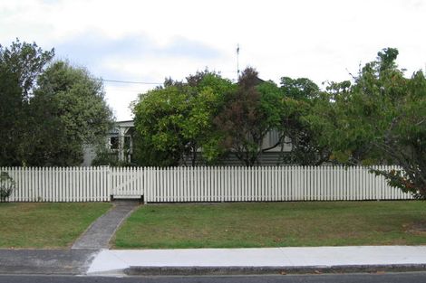 Photo of property in 1/3 Harrybrook Road, Green Bay, Auckland, 0604