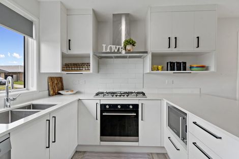 Photo of property in 16 Perla Road, Pukekohe, 2120