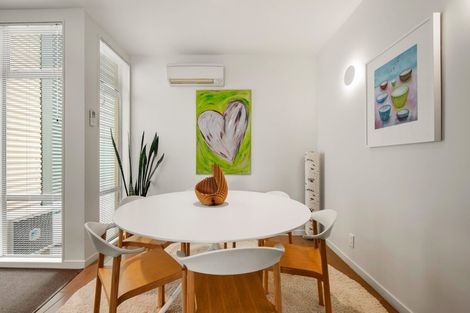 Photo of property in 10 Fallowfield Avenue, Mount Victoria, Wellington, 6011