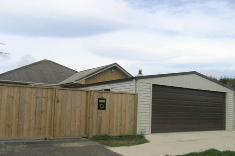 Photo of property in 10 Cambridge Street, Tawa, Wellington, 5028