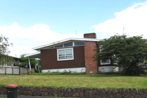 Photo of property in 16 Maui Pomare Street, Blockhouse Bay, Auckland, 0600