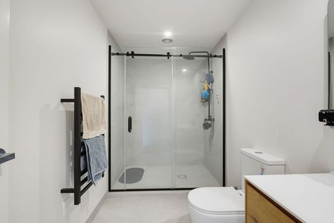 Photo of property in 1e Stott Avenue, Birkdale, Auckland, 0626