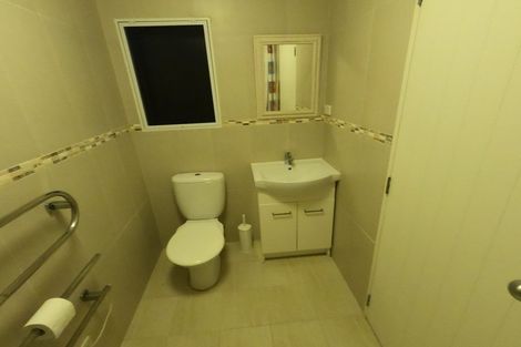 Photo of property in 48a Beaubank Road, Kelston, Auckland, 0602