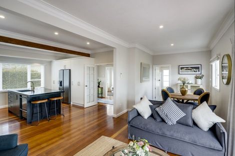 Photo of property in 6 Coleman Terrace, Hospital Hill, Napier, 4110