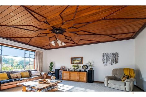 Photo of property in 72 Timaru Road, Waimate, 7924