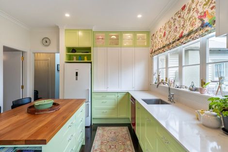 Photo of property in 34 Singers Road, Korokoro, Lower Hutt, 5012