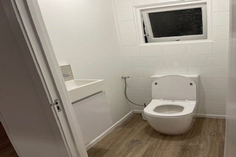 Photo of property in 4 Chatswood Grove, Chatswood, Auckland, 0626