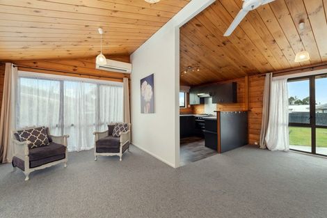 Photo of property in 39 Waianiwa Place, Tokoroa, 3420