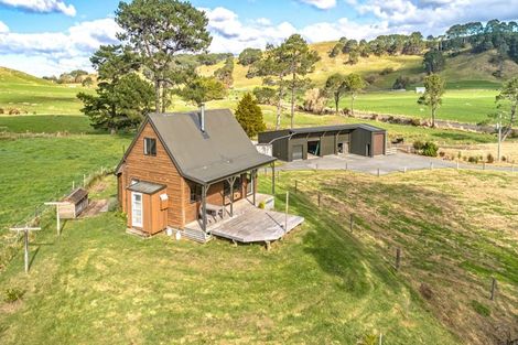 Photo of property in 64 Lees Road, Hahei, Whitianga, 3591