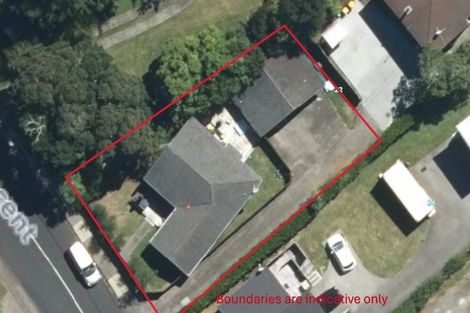 Photo of property in 1/22 Derwent Crescent, Titirangi, Auckland, 0604