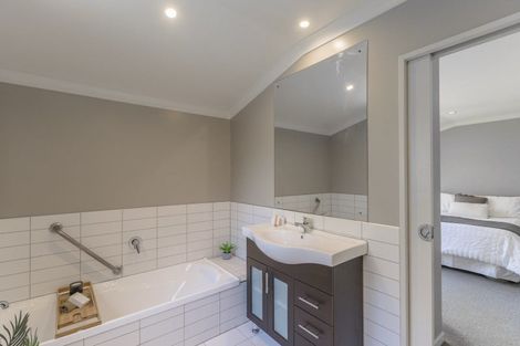 Photo of property in 8 Springhaven Lane, Paraparaumu, 5032