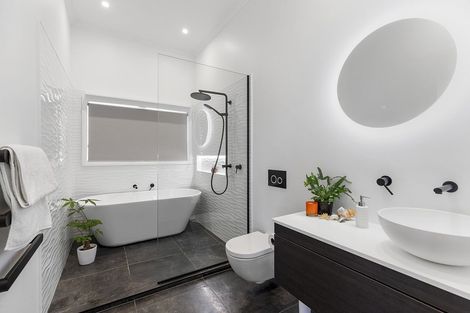 Photo of property in 13 Nevay Road, Miramar, Wellington, 6022