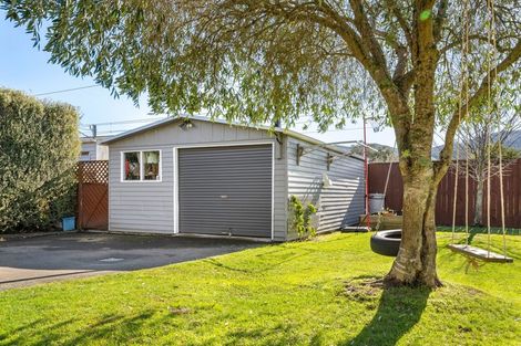 Photo of property in 32 Heretaunga Square, Silverstream, Upper Hutt, 5019