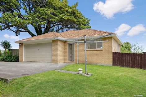 Photo of property in 6 Magnolia Drive, Waiuku, 2123