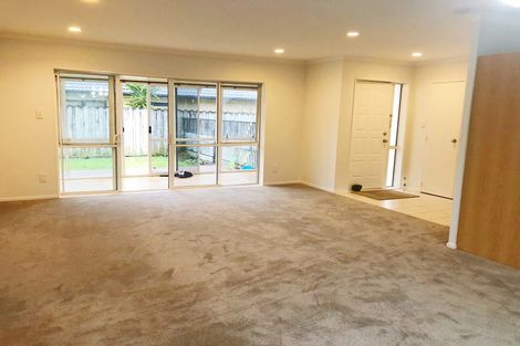 Photo of property in 43 Carisbrook Crescent, Papakura, 2110