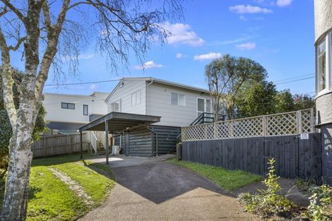 Photo of property in 2/25 Tawa Road, Te Atatu Peninsula, Auckland, 0610