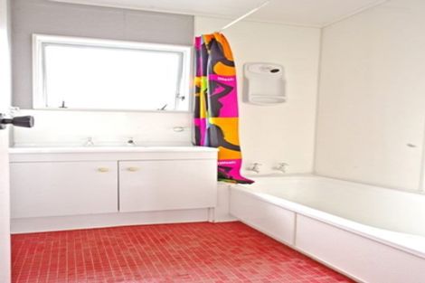 Photo of property in 13 Trias Road, Totara Vale, Auckland, 0629