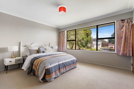 Photo of property in 21 La Trobe Street, Pakuranga Heights, Auckland, 2010