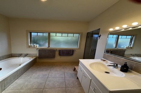 Photo of property in 26 Shelter Grove, Frankleigh Park, New Plymouth, 4310