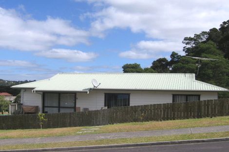Photo of property in 2/20 Fernlea Rise, Bayview, Auckland, 0629