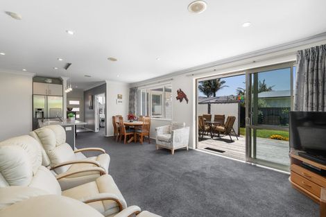 Photo of property in 18 Oakwood Way, Papamoa Beach, Papamoa, 3118