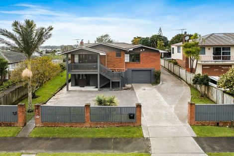 Photo of property in 120 Gossamer Drive, Pakuranga Heights, Auckland, 2010