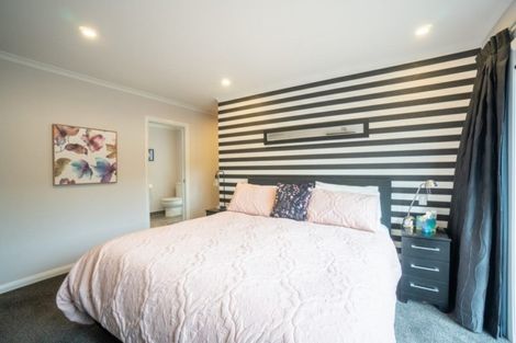 Photo of property in 3 Freedom Drive, Kelvin Grove, Palmerston North, 4414