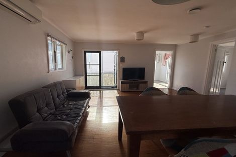 Photo of property in 1/76 Kaurilands Road, Titirangi, Auckland, 0604
