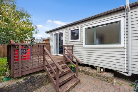 Photo of property in 9 Grimshaw Place, Henderson, Auckland, 0612