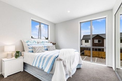 Photo of property in 2/51 Wharf Road, Te Atatu Peninsula, Auckland, 0610
