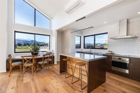 Photo of property in 17 Obelisk Street, Wanaka, 9305