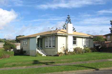 Photo of property in 5 Opapa Street, Titahi Bay, Porirua, 5022