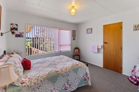 Photo of property in 18 Swinbourne Street, Waverley, 4510
