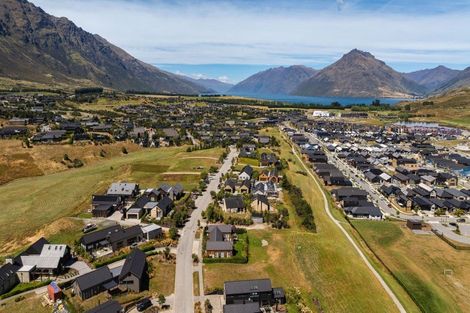 Photo of property in 33 Cunninghams Drive, Jacks Point, Queenstown, 9371