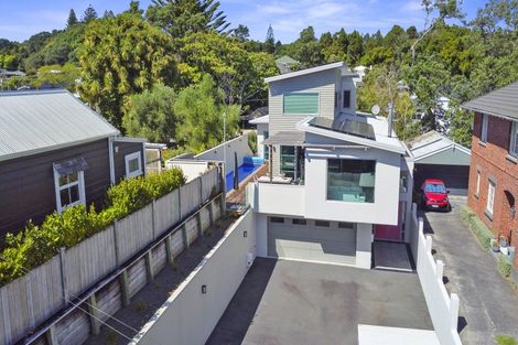 Photo of property in 10 Pendarves Street, New Plymouth, 4310