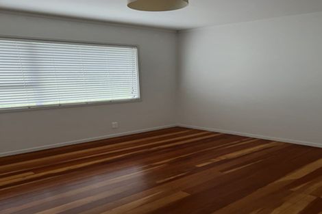 Photo of property in 757 East Coast Road, Northcross, Auckland, 0630